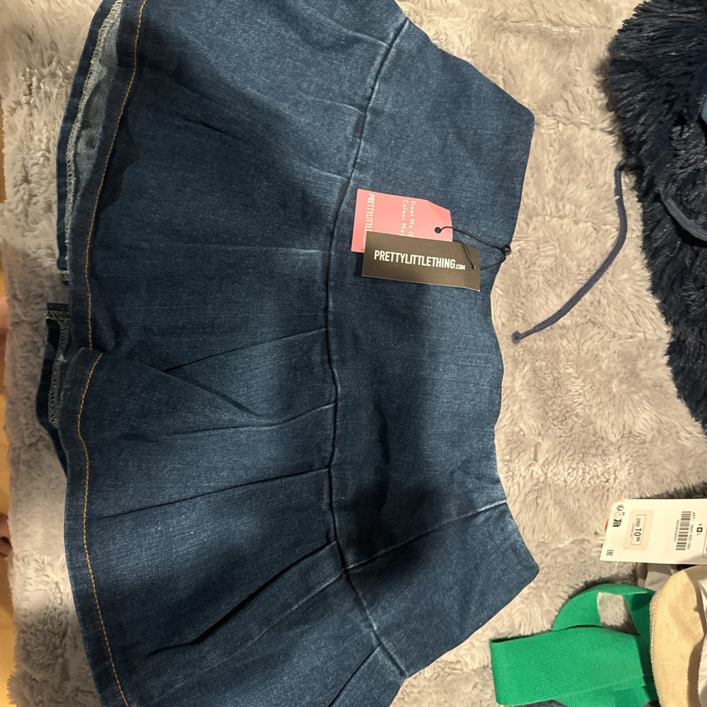 PrettyLittleThing Blue Pleated Skirt